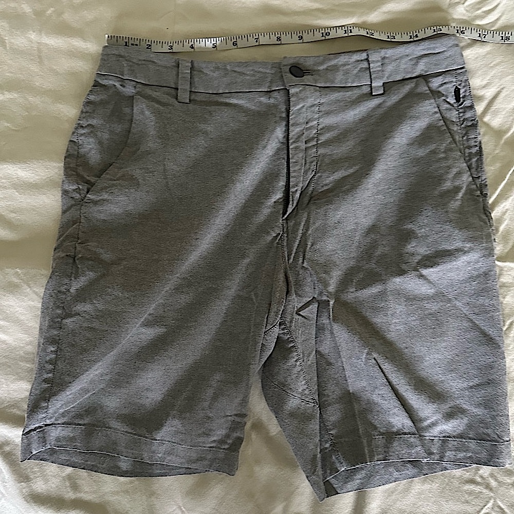 Lululemon Men's Shorts - light gray- size 30 - excellent condition